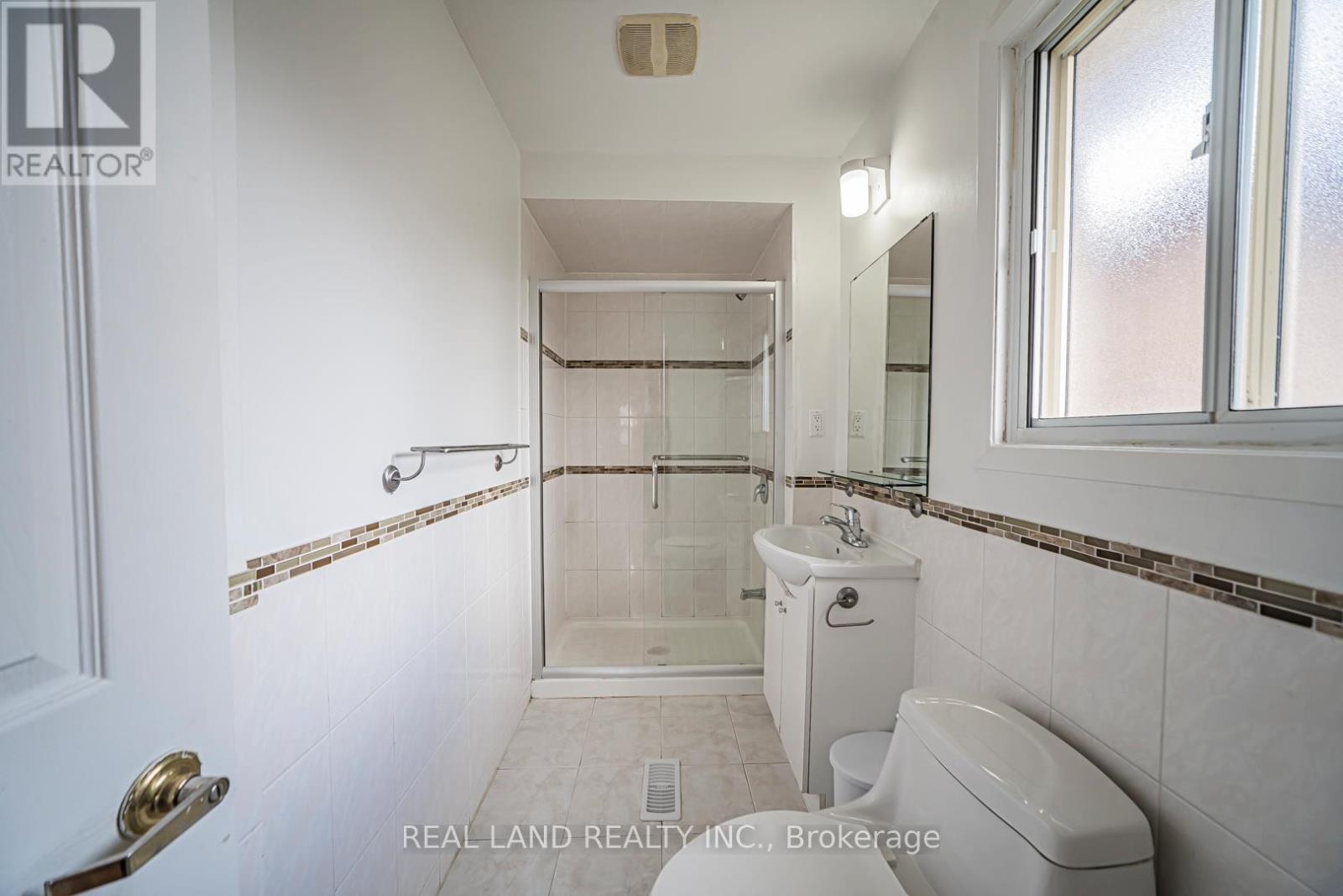 1153 Huntingwood Drive, Toronto, Ontario  M1S 1K6 - Photo 16 - E13023578
