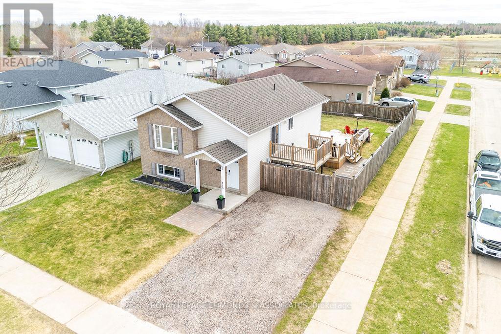 416 SWEEZEY COURT, Pembroke, Ontario