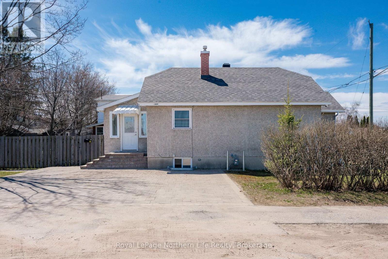 1093 Regina Street, North Bay, Ontario  P1B 2K8 - Photo 2 - X13077660