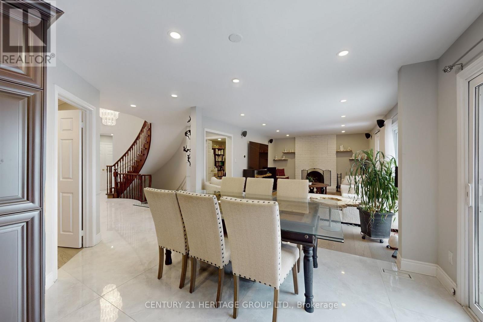 335 Fern Avenue, Richmond Hill, Ontario  L4C 8P6 - Photo 8 - N13077558