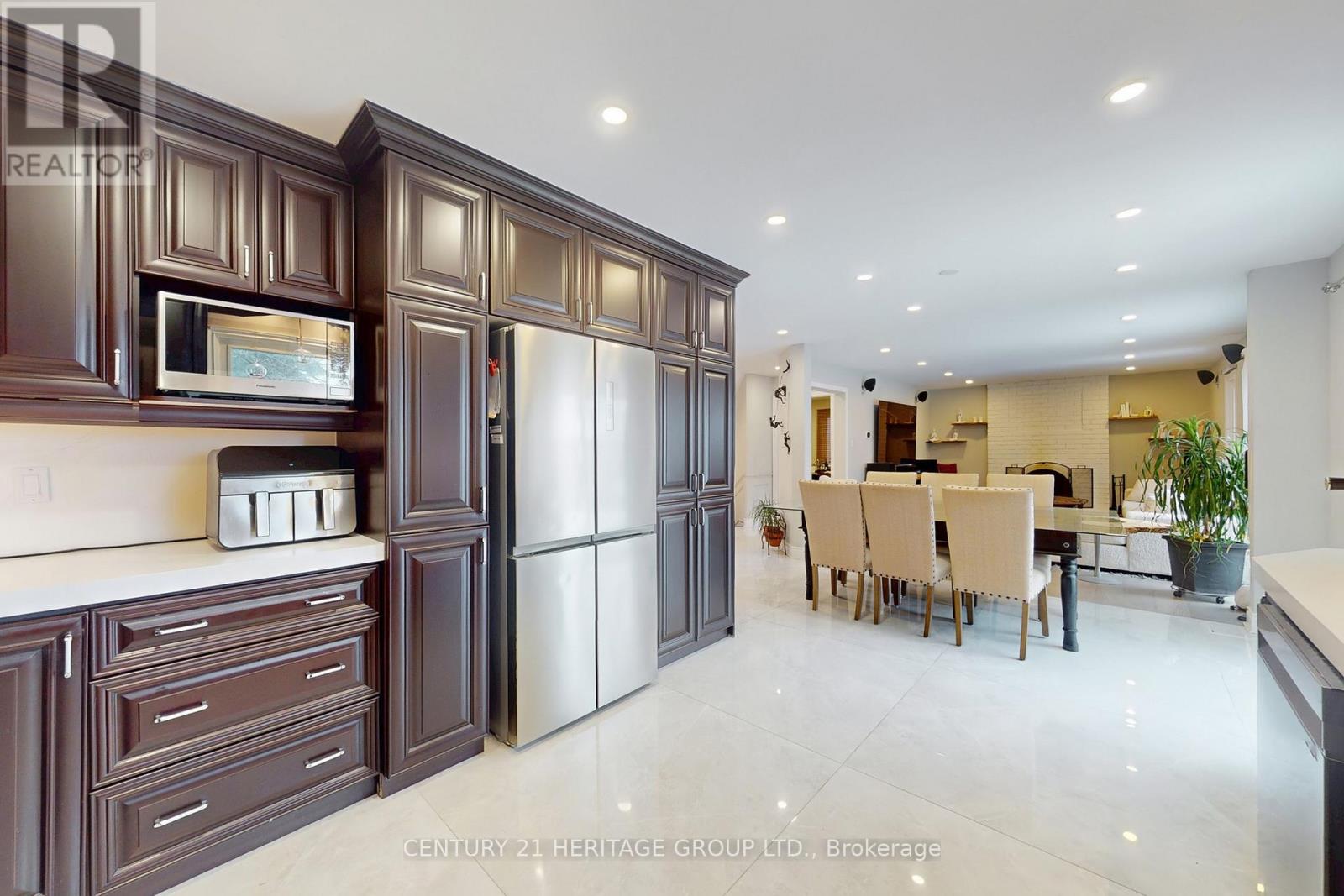 335 Fern Avenue, Richmond Hill, Ontario  L4C 8P6 - Photo 9 - N13077558