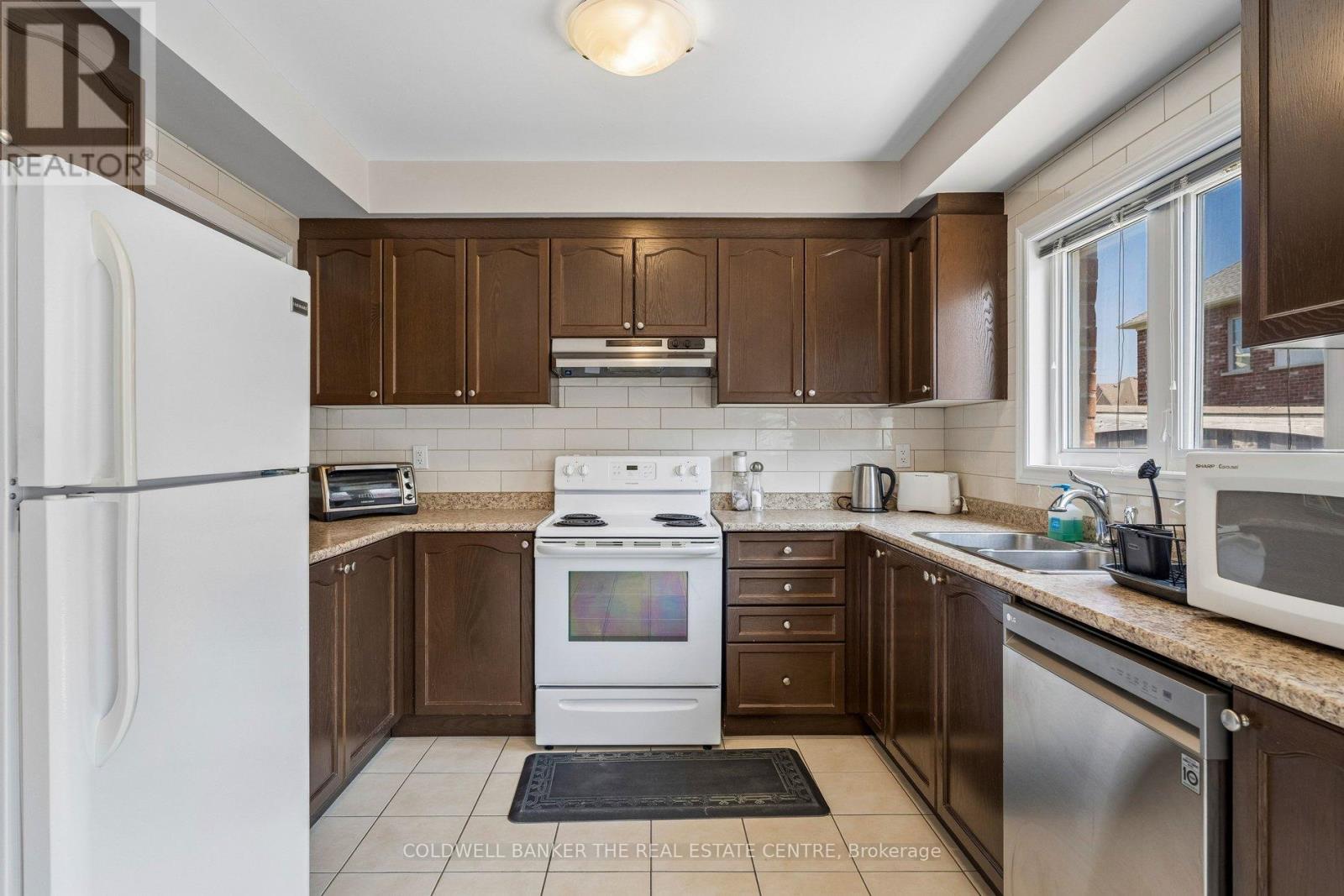 68 Andrew Green Crescent, Whitchurch-Stouffville, Ontario  L4A 1T9 - Photo 8 - N13077654