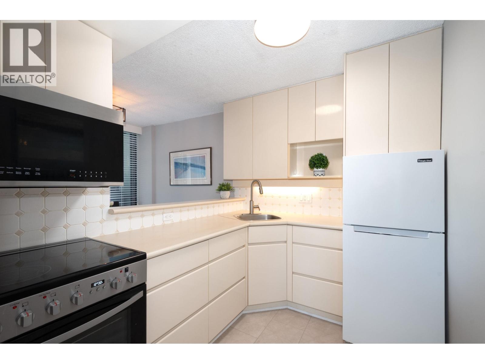 204 650 16th Street, West Vancouver, British Columbia  V7V 3R9 - Photo 12 - R3118747