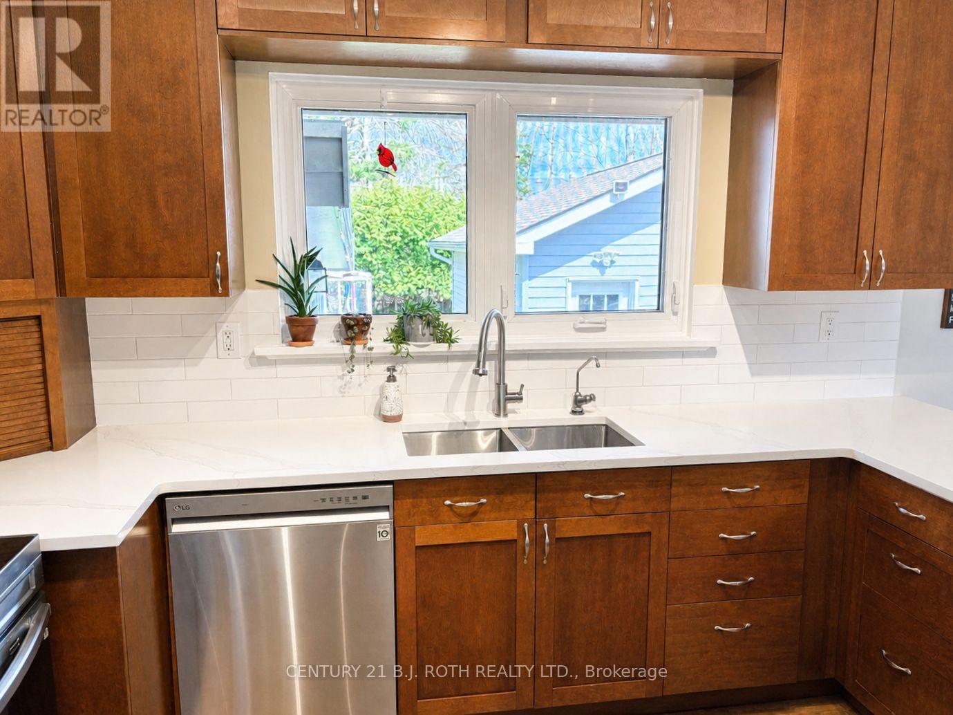 72 Rose Street, Barrie, Ontario  L4M 2T2 - Photo 12 - S13077560
