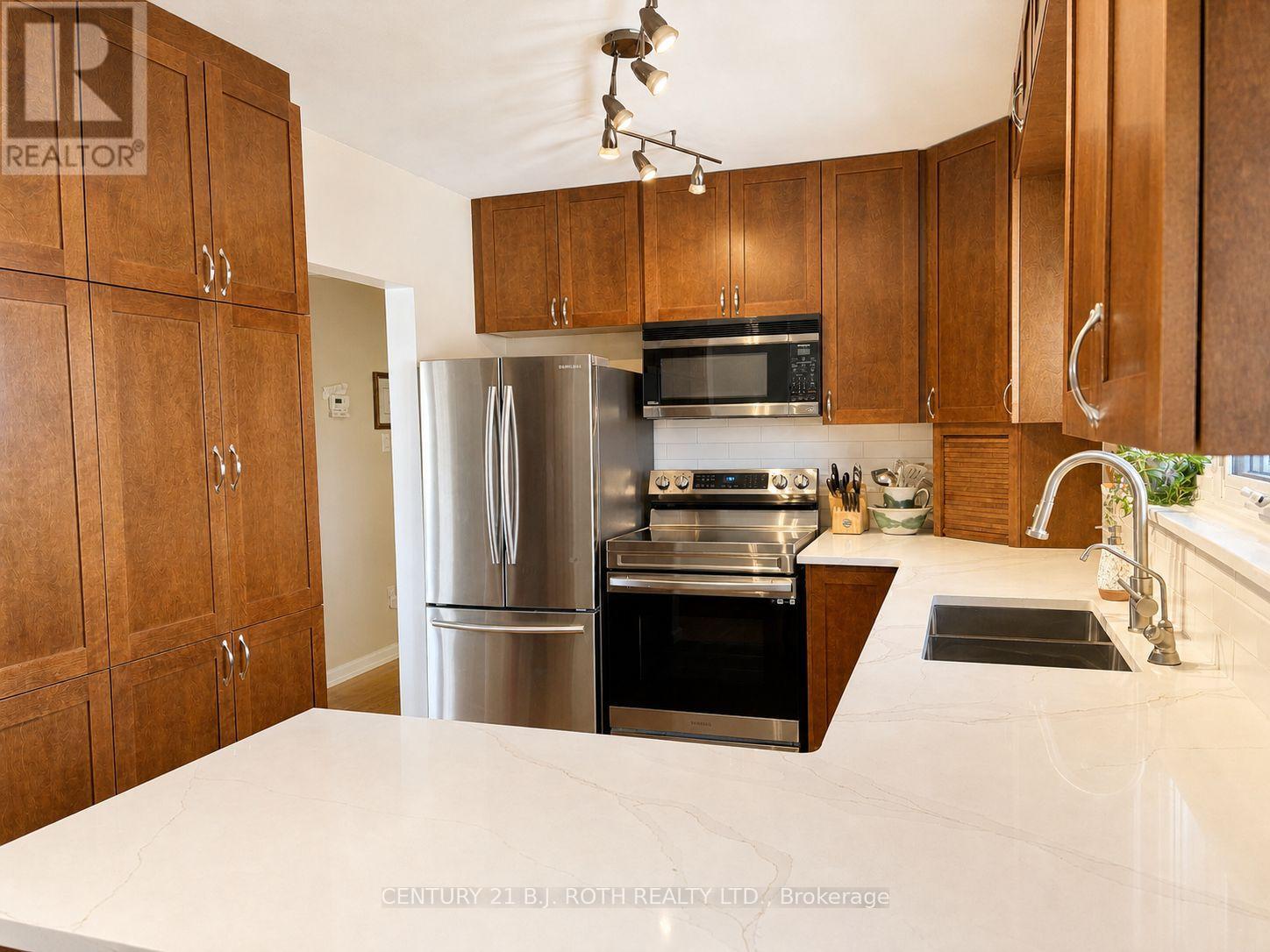 72 Rose Street, Barrie, Ontario  L4M 2T2 - Photo 13 - S13077560