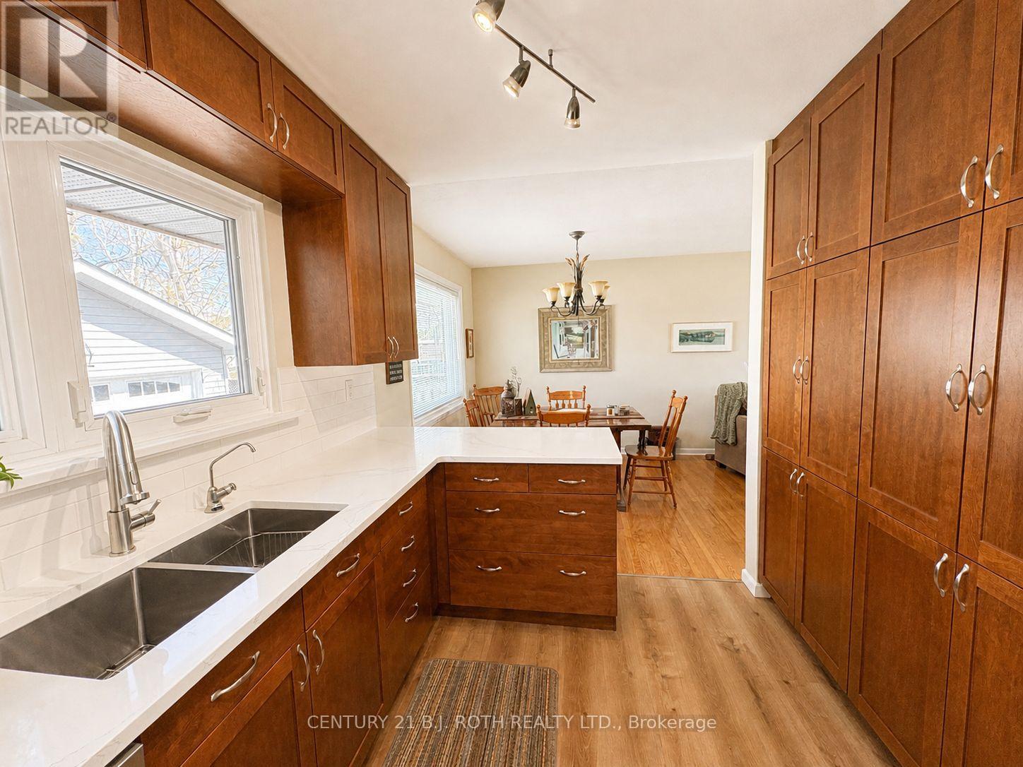 72 Rose Street, Barrie, Ontario  L4M 2T2 - Photo 14 - S13077560