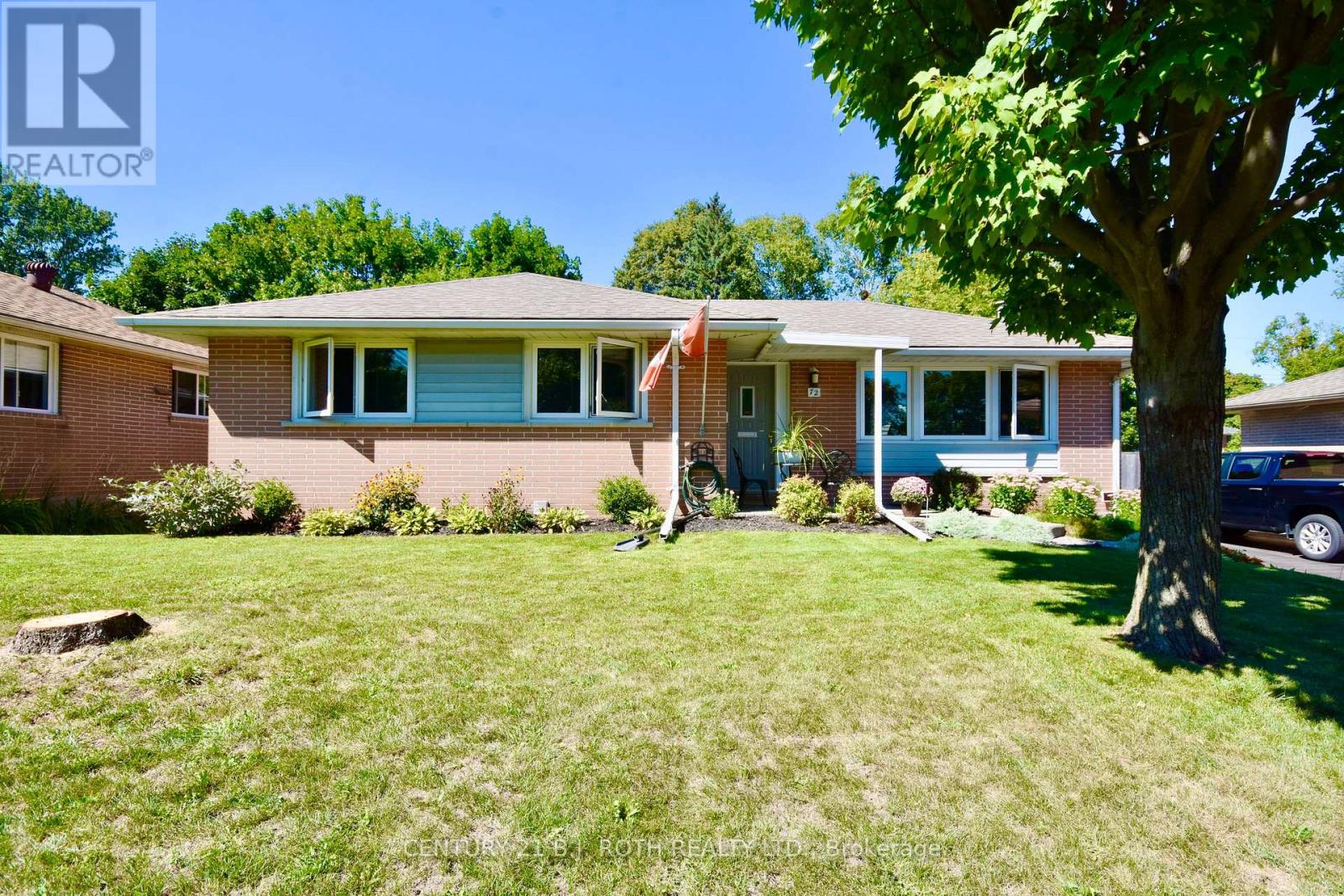 72 Rose Street, Barrie, Ontario  L4M 2T2 - Photo 2 - S13077560