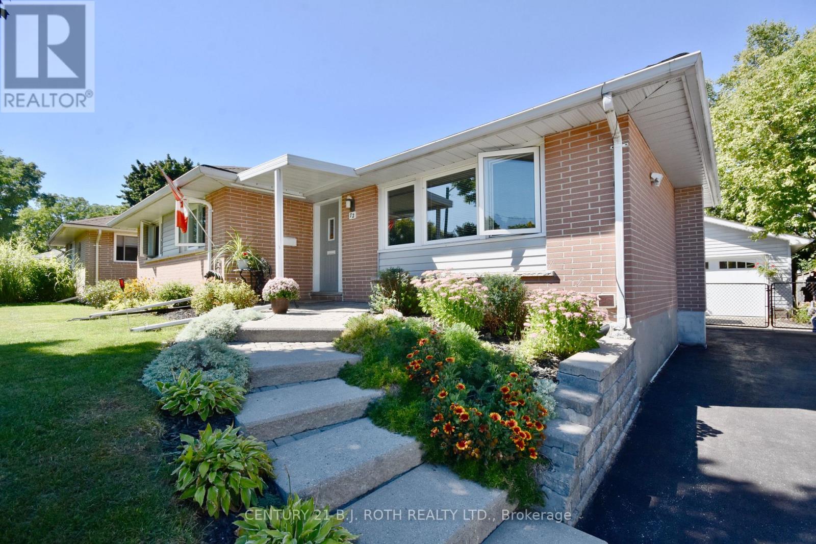 72 Rose Street, Barrie, Ontario  L4M 2T2 - Photo 3 - S13077560
