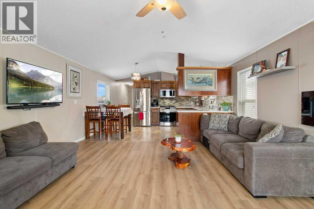9 Baywood Place, Sylvan Lake, Alberta  T4S 0A7 - Photo 2 - A2306172