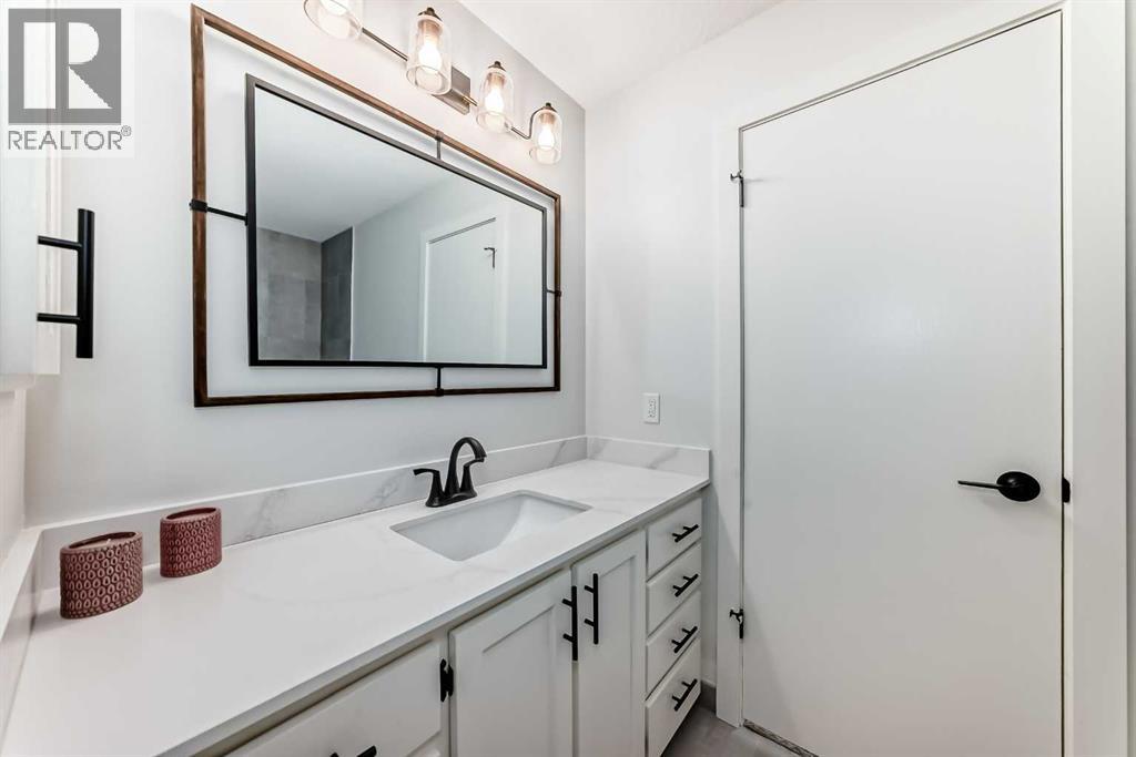 47 Canterbury Court Sw, Calgary, Alberta  T2W 6C2 - Photo 35 - A2305514
