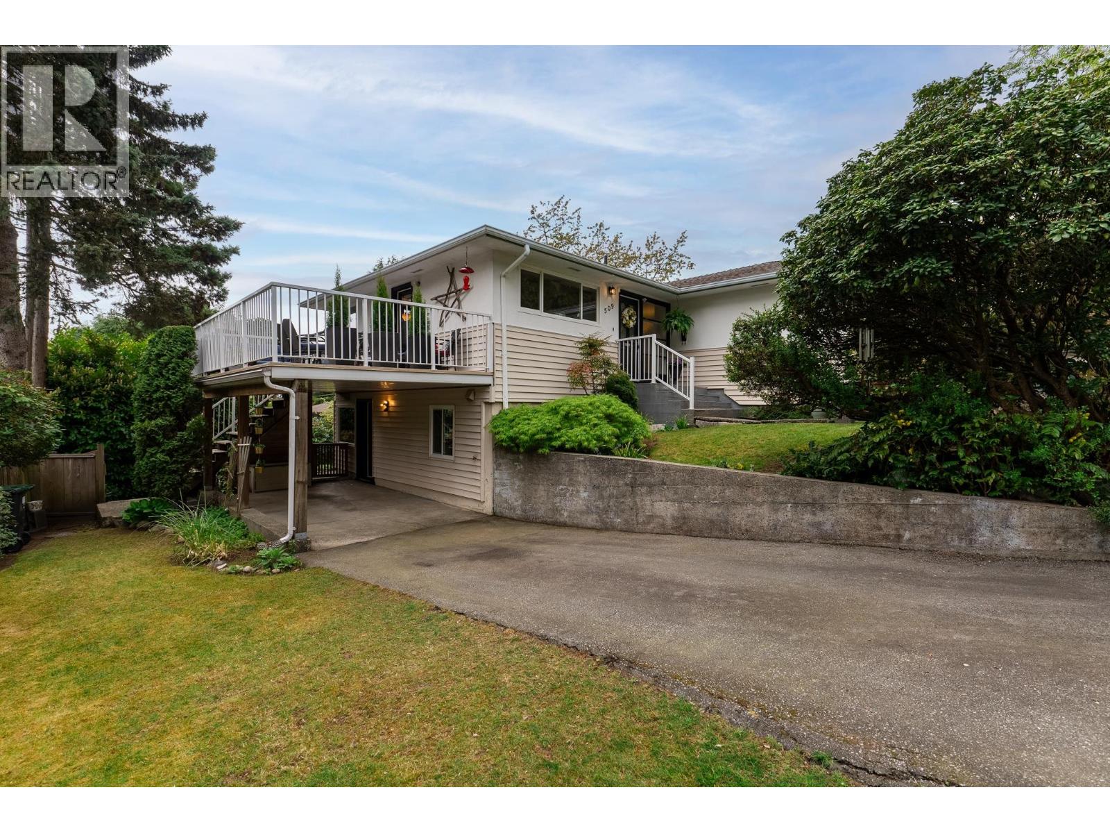 509 Granada Crescent, North Vancouver, British Columbia  V7N 3A7 - Photo 3 - R3118740