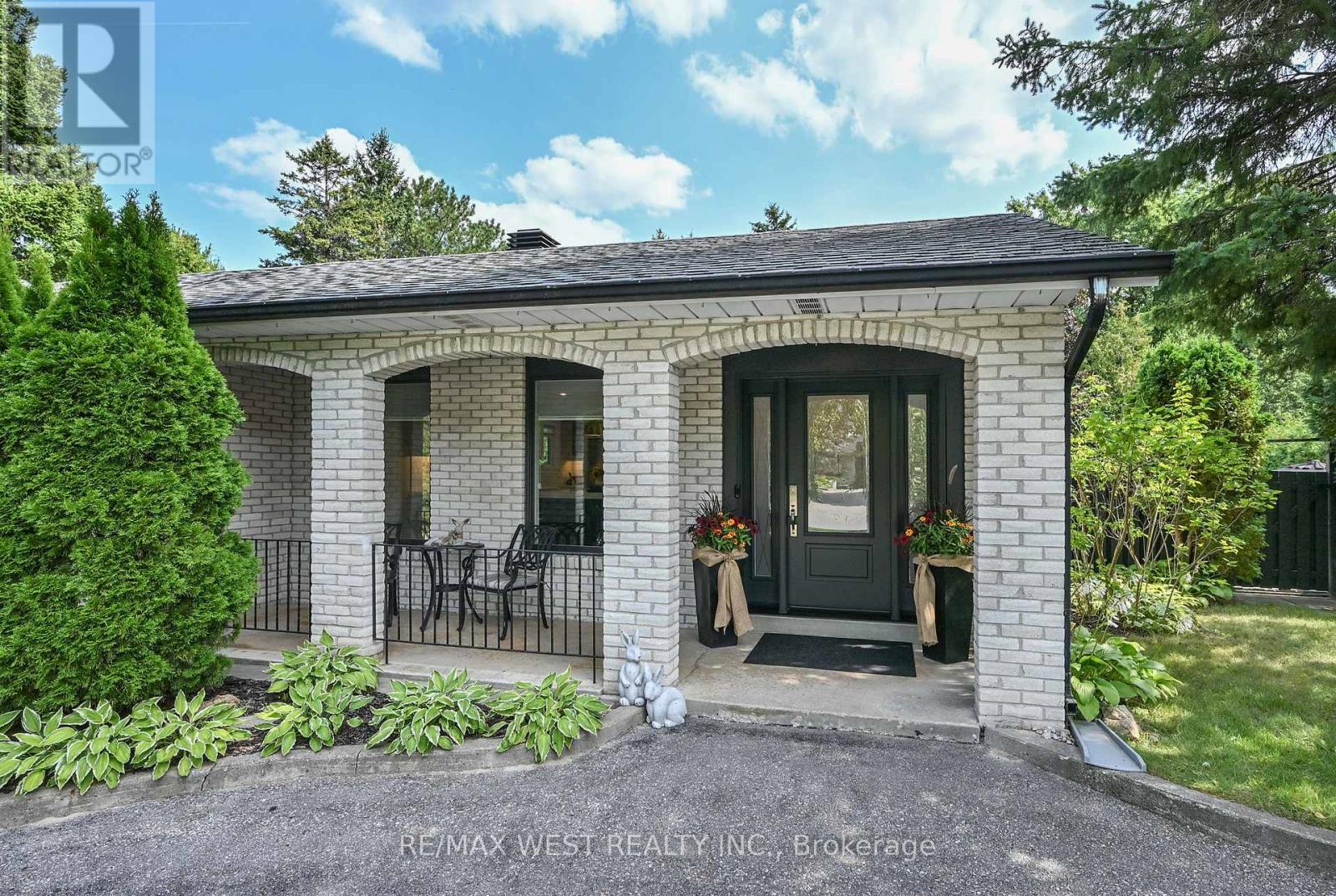 17 Pineridge Drive, Caledon, Ontario  L7E 0M2 - Photo 2 - W13077540