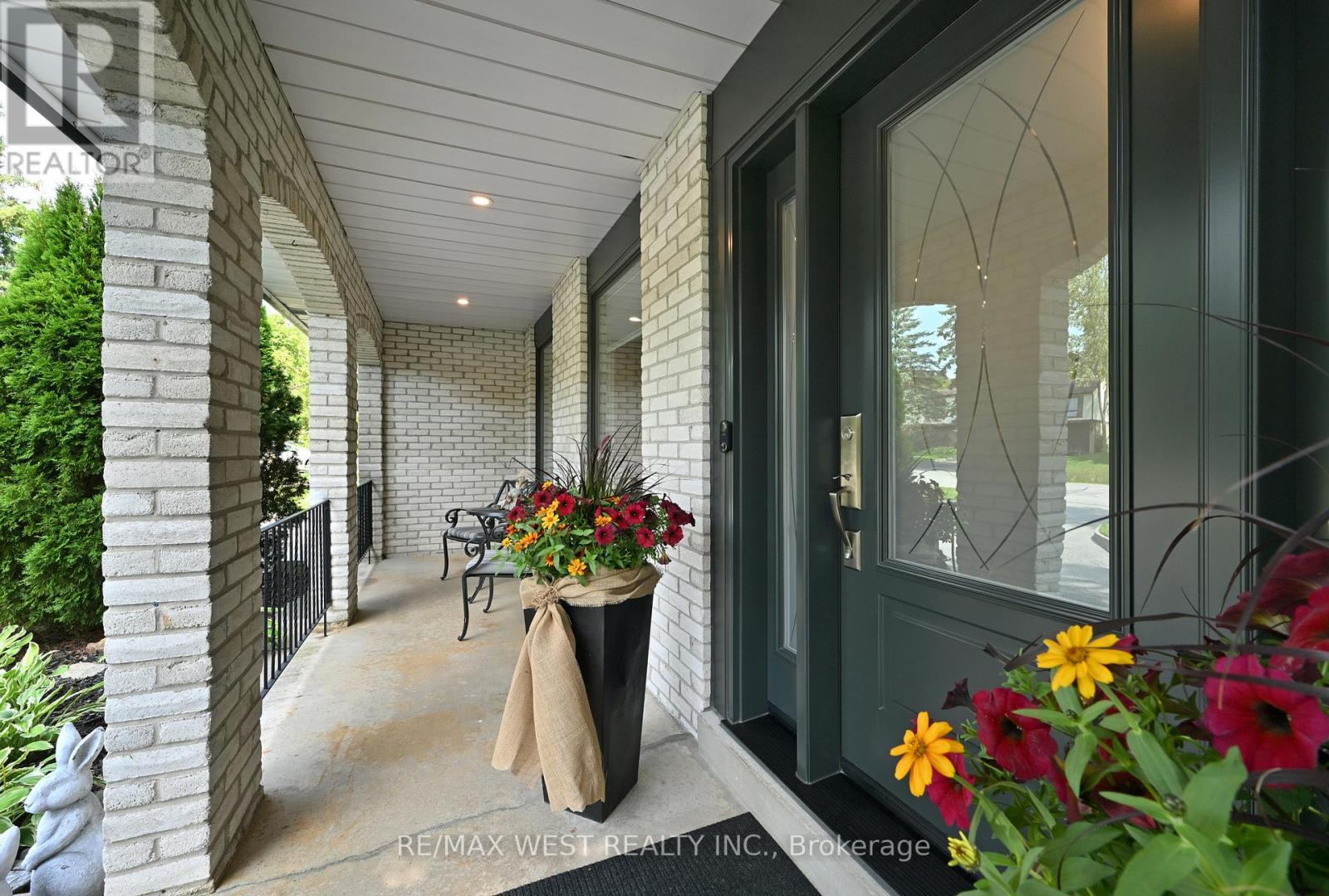 17 Pineridge Drive, Caledon, Ontario  L7E 0M2 - Photo 3 - W13077540