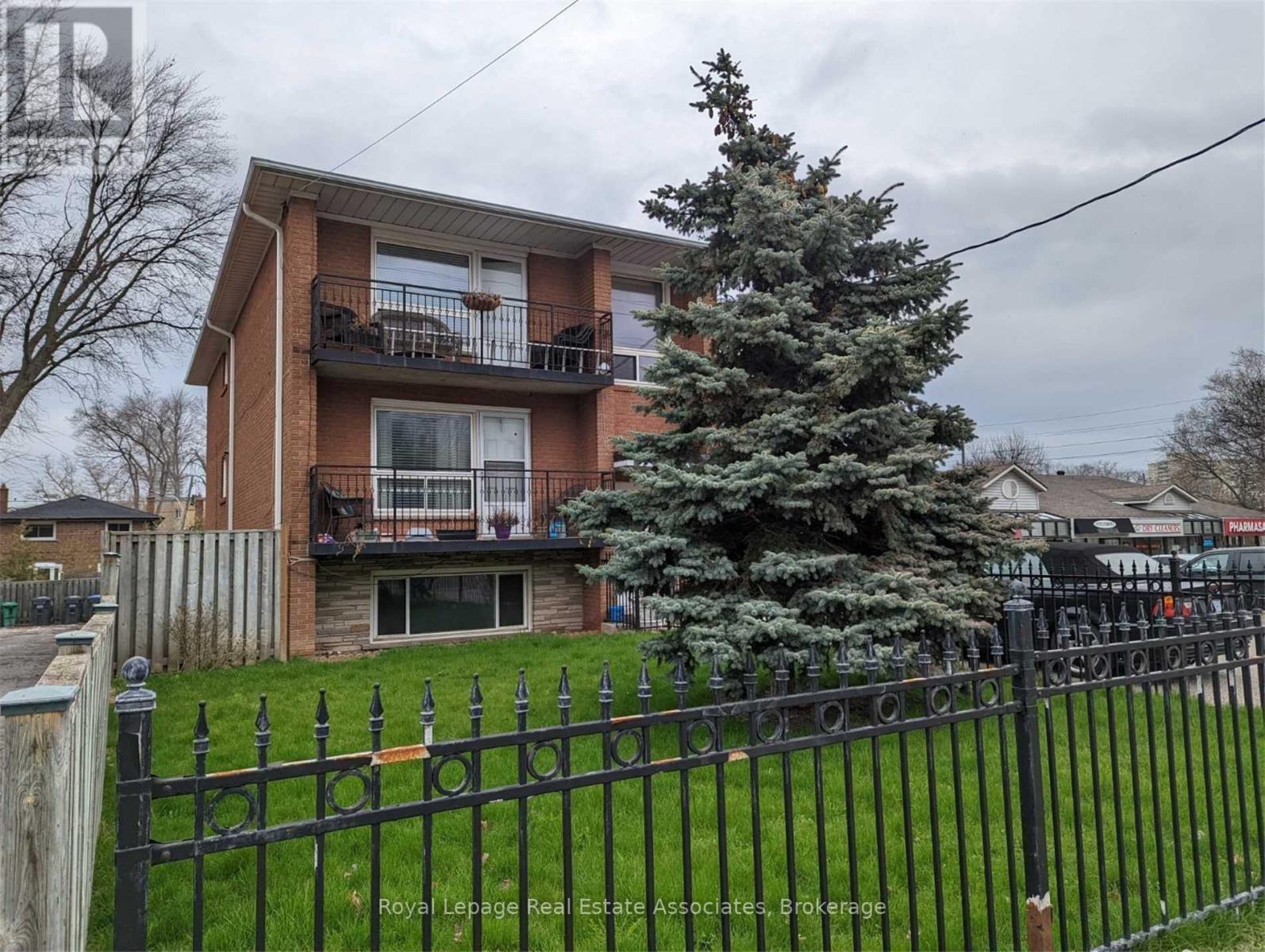 1 - 61 Mississauga Road N, Mississauga, Ontario  L5H 2H9 - Photo 2 - W13077614