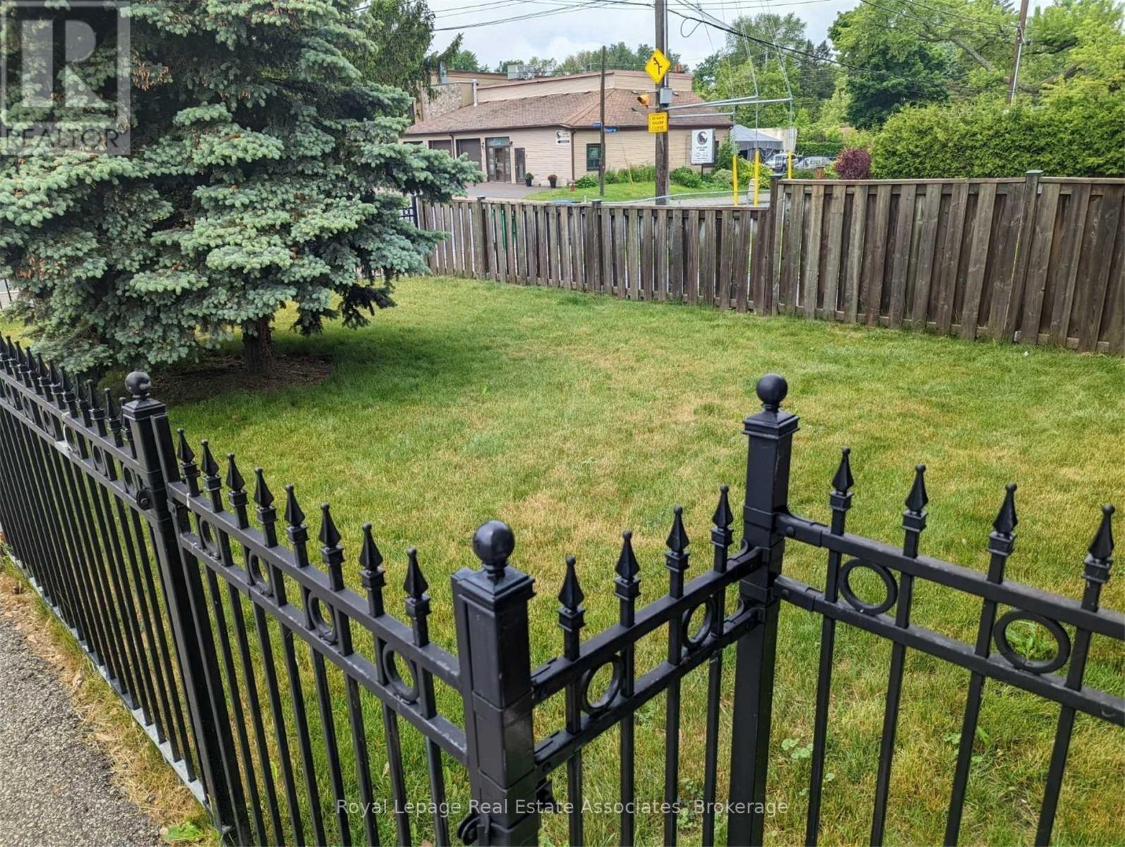 1 - 61 Mississauga Road N, Mississauga, Ontario  L5H 2H9 - Photo 3 - W13077614