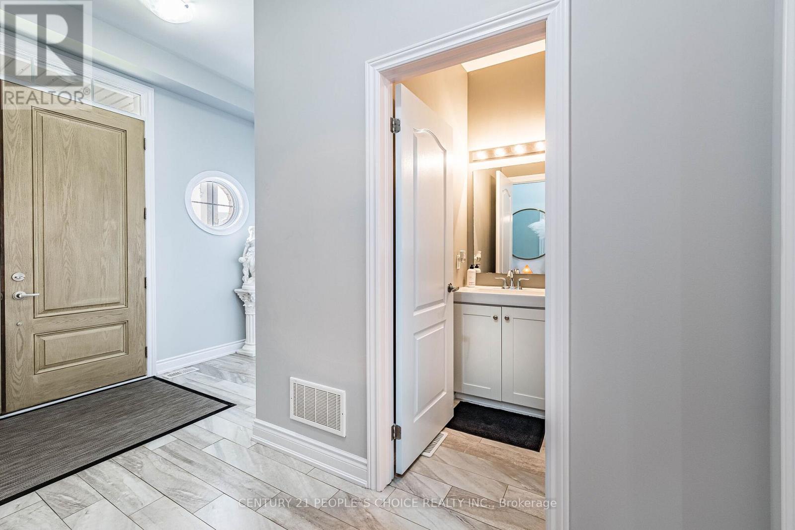 65 Honeyview Trail, Brampton, Ontario  L6P 4A4 - Photo 6 - W13077626