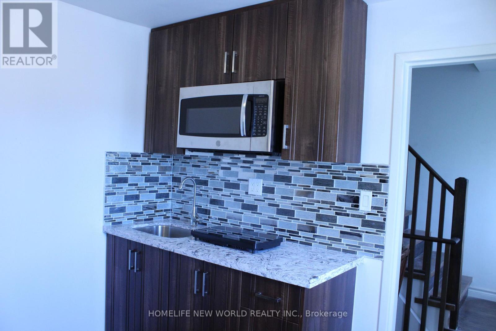 201 - 2466 St Clair Avenue W, Toronto, Ontario  M6N 1L3 - Photo 3 - W13077642