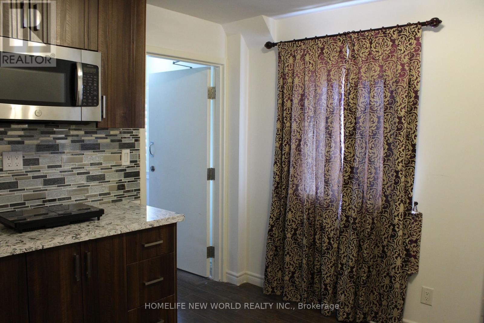 201 - 2466 St Clair Avenue W, Toronto, Ontario  M6N 1L3 - Photo 4 - W13077642