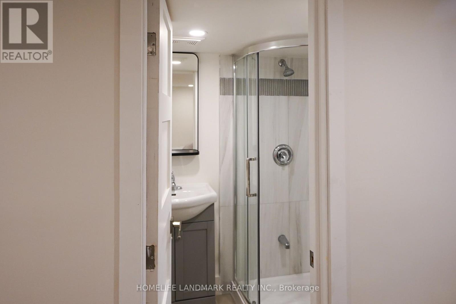 Bsmt R3 - 479 Whitmore Avenue, Toronto, Ontario  M6E 2N6 - Photo 5 - W13077686
