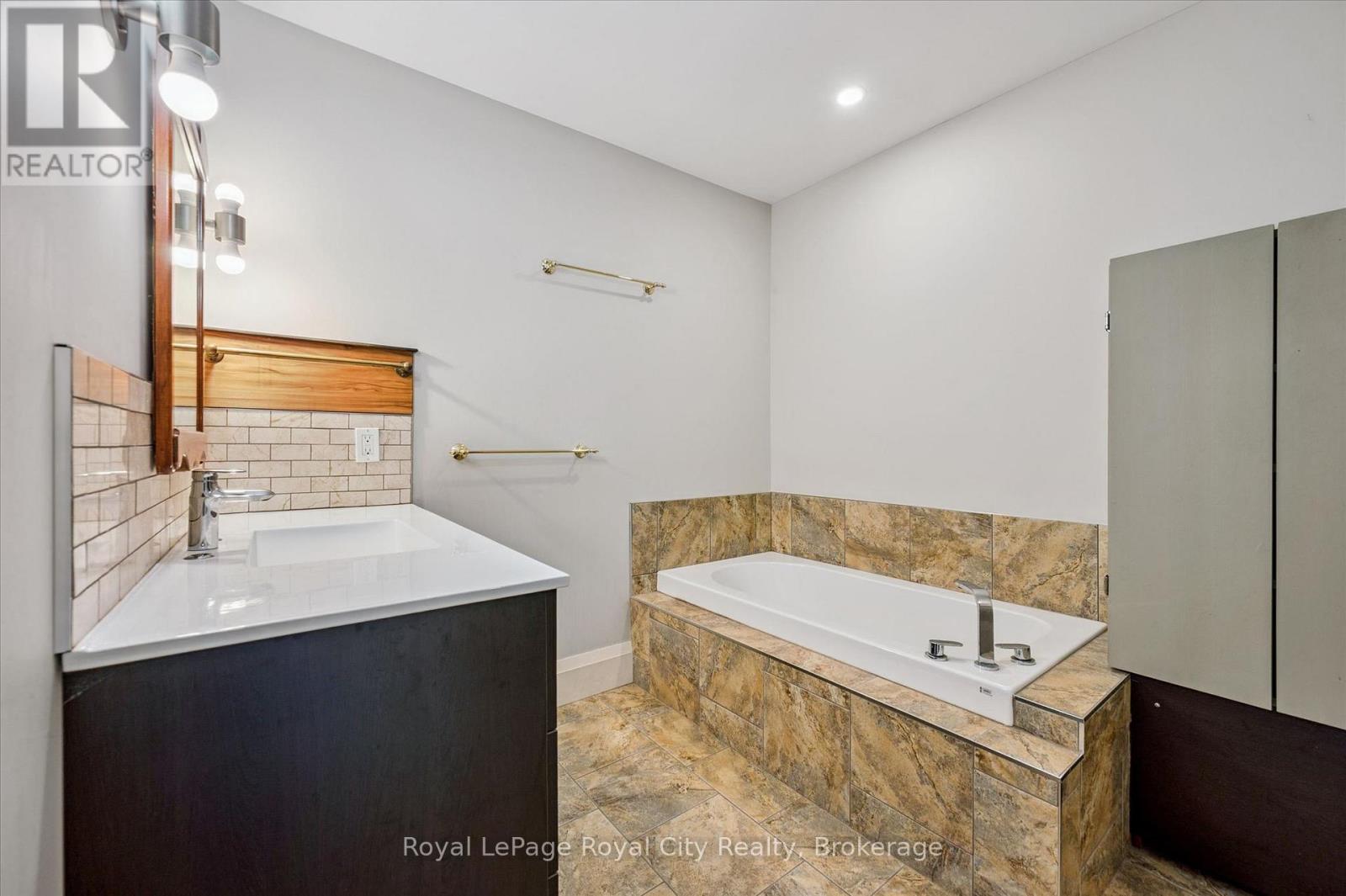 8060 Wellington Rd 18 Road, Centre Wellington, Ontario  N1M 2W5 - Photo 30 - X12943644