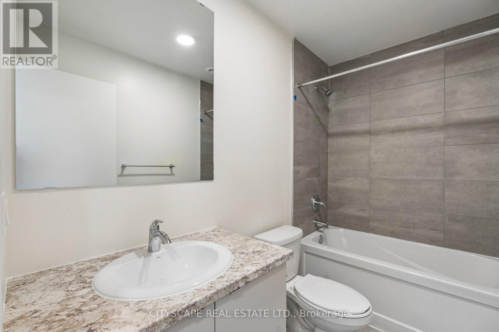 201b - 16 Melbourne Avenue, St. Catharines, Ontario  L2P 0G5 - Photo 13 - X12946924