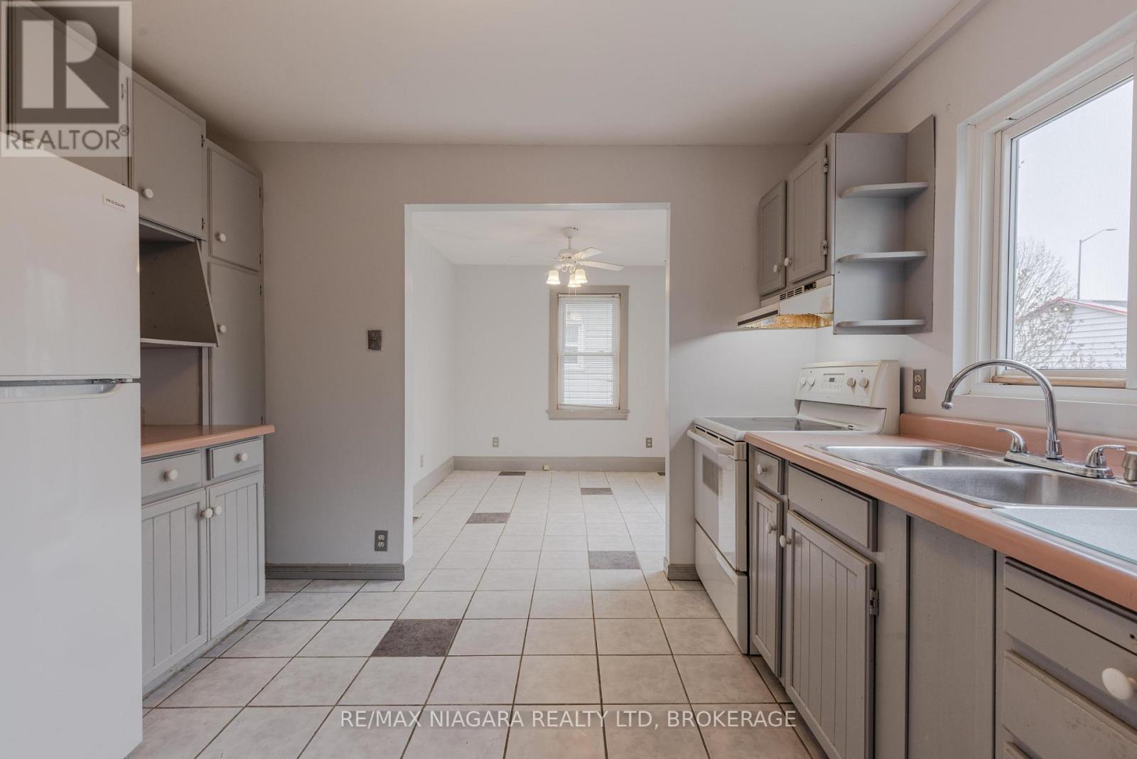 6407 Frederica Street, Niagara Falls, Ontario  L2G 1C5 - Photo 9 - X13077710