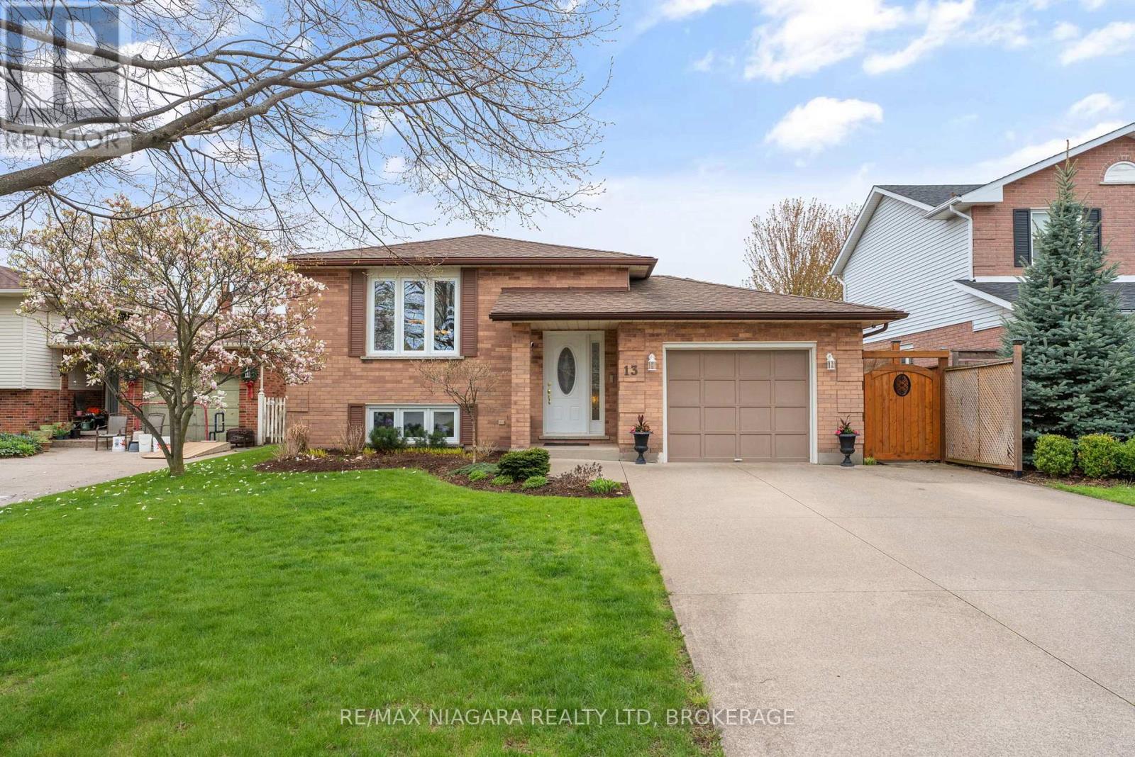 13 Cornwell Circle, St. Catharines, Ontario  L2S 3C4 - Photo 2 - X13077736