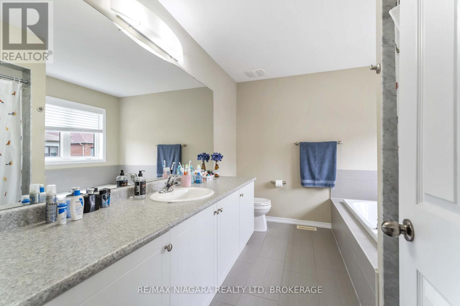 8145 Blue Ash Lane, Niagara Falls, Ontario  L2H 0N8 - Photo 15 - X13077888