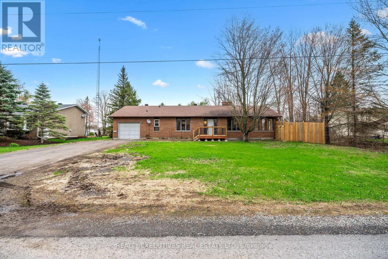 1664 CHRISTINA CRESCENT, North Dundas, Ontario