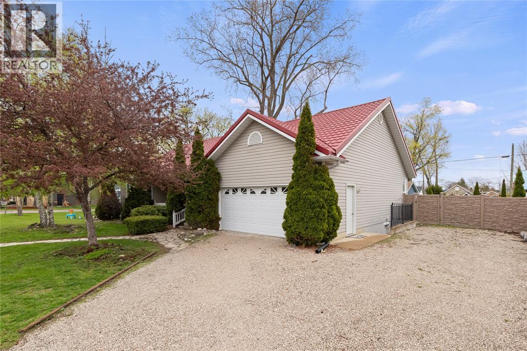 1970 Orchard Avenue, Sarnia, Ontario  N0N 1C0 - Photo 4 - 26009309