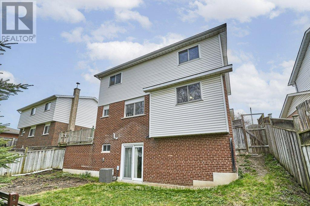 208 Annes Street, Whitby, Ontario  L1N 5K1 - Photo 9 - E13077928