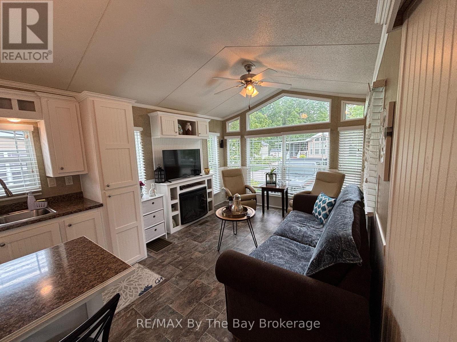 108 Madawaska Trail, Wasaga Beach, Ontario  L9Z 1X7 - Photo 4 - S13077726