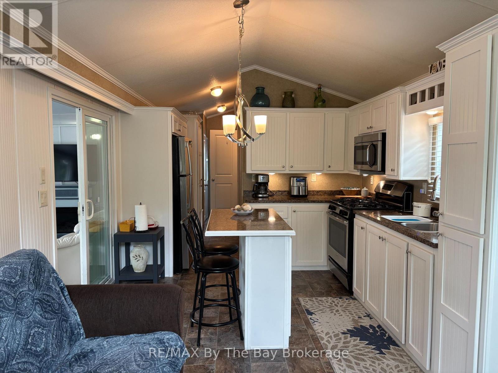 108 Madawaska Trail, Wasaga Beach, Ontario  L9Z 1X7 - Photo 7 - S13077726