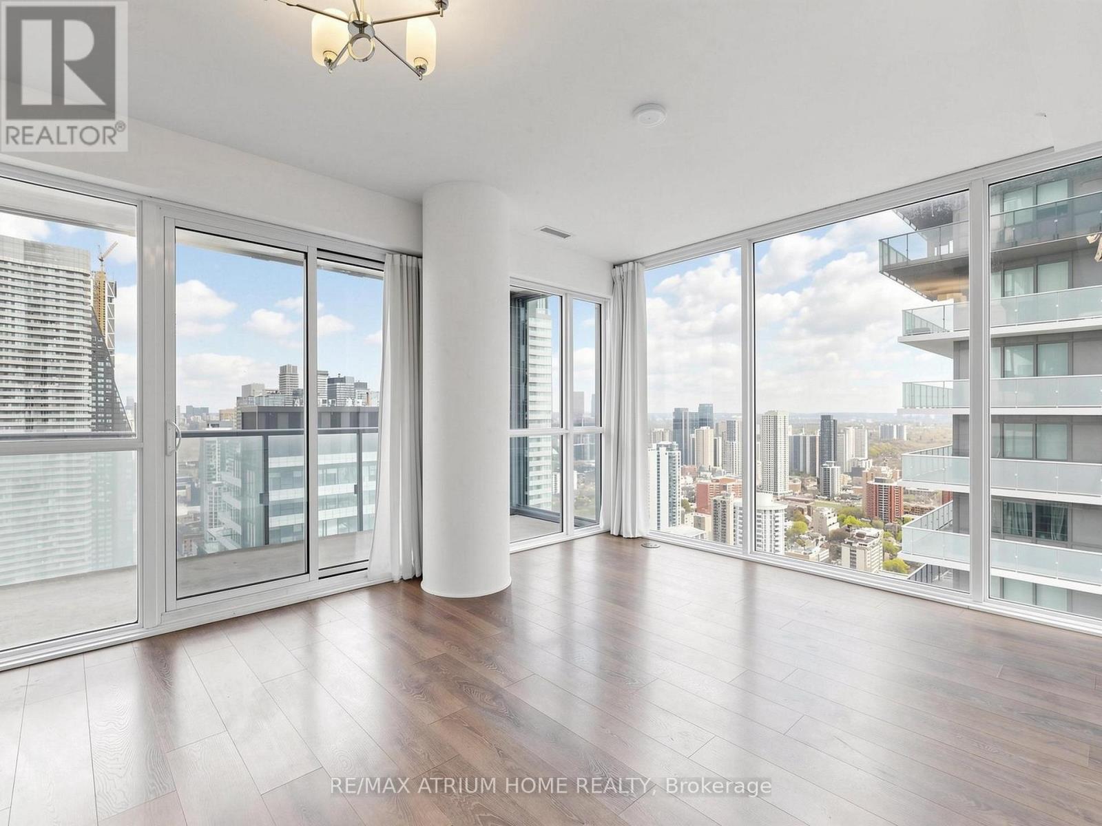 15 Grenville Street, Toronto, Ontario  M4Y 0B9 - Photo 1 - C13077786