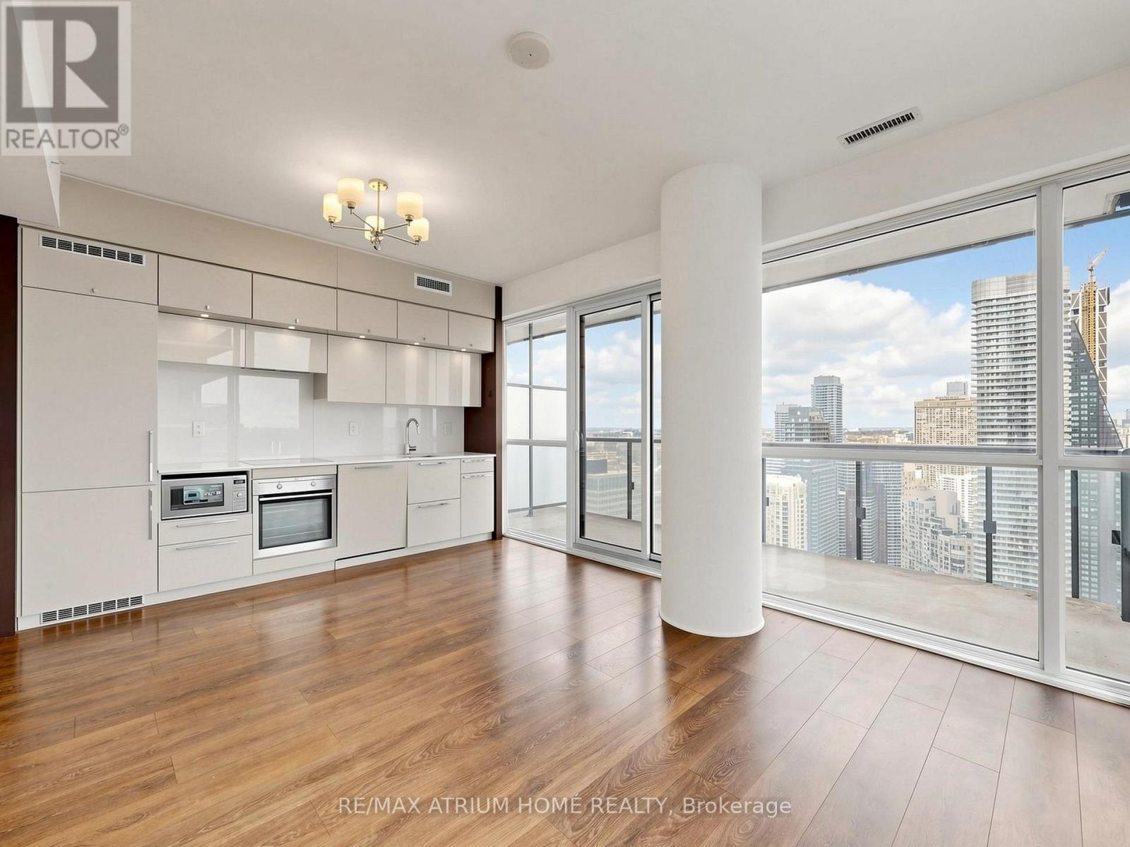15 Grenville Street, Toronto, Ontario  M4Y 0B9 - Photo 2 - C13077786