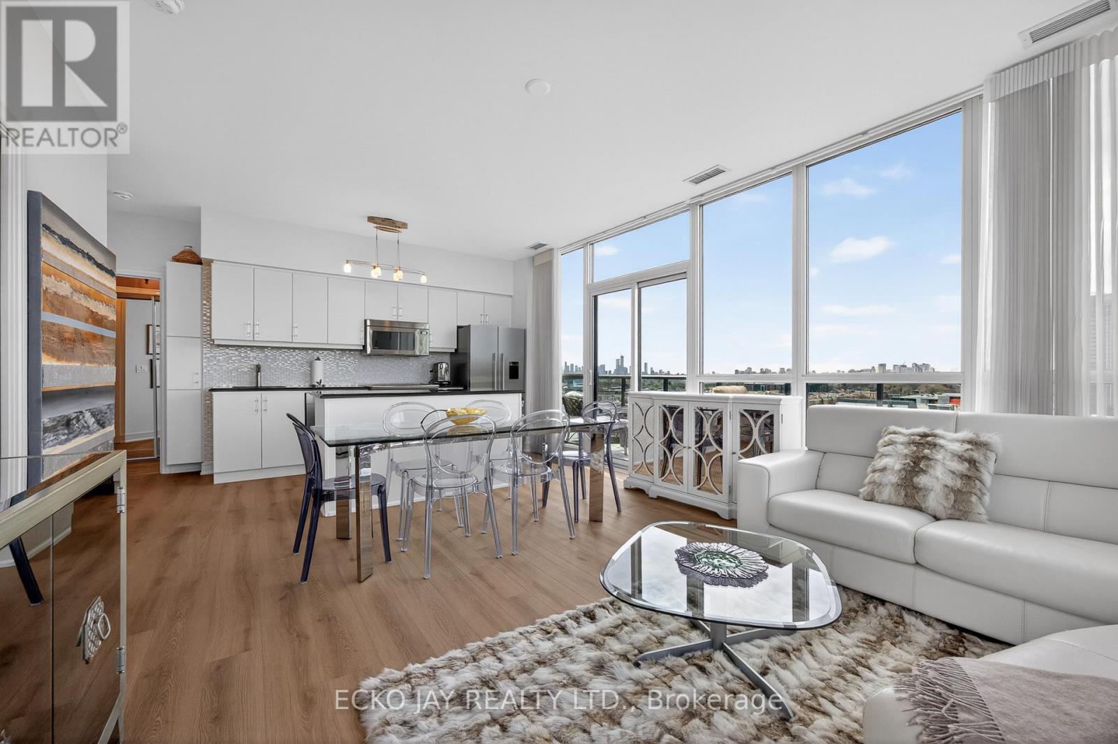 Ph01 - 35 Brian Peck Crescent, Toronto, Ontario  M4G 0A5 - Photo 5 - C13077828