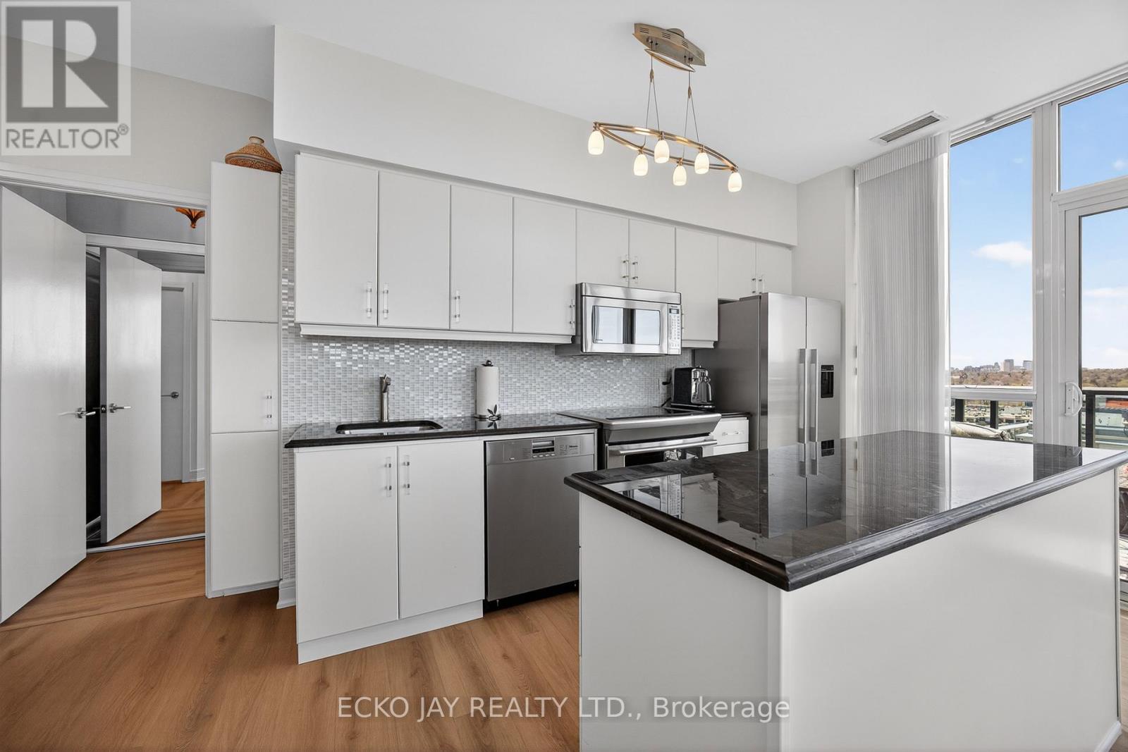 Ph01 - 35 Brian Peck Crescent, Toronto, Ontario  M4G 0A5 - Photo 8 - C13077828