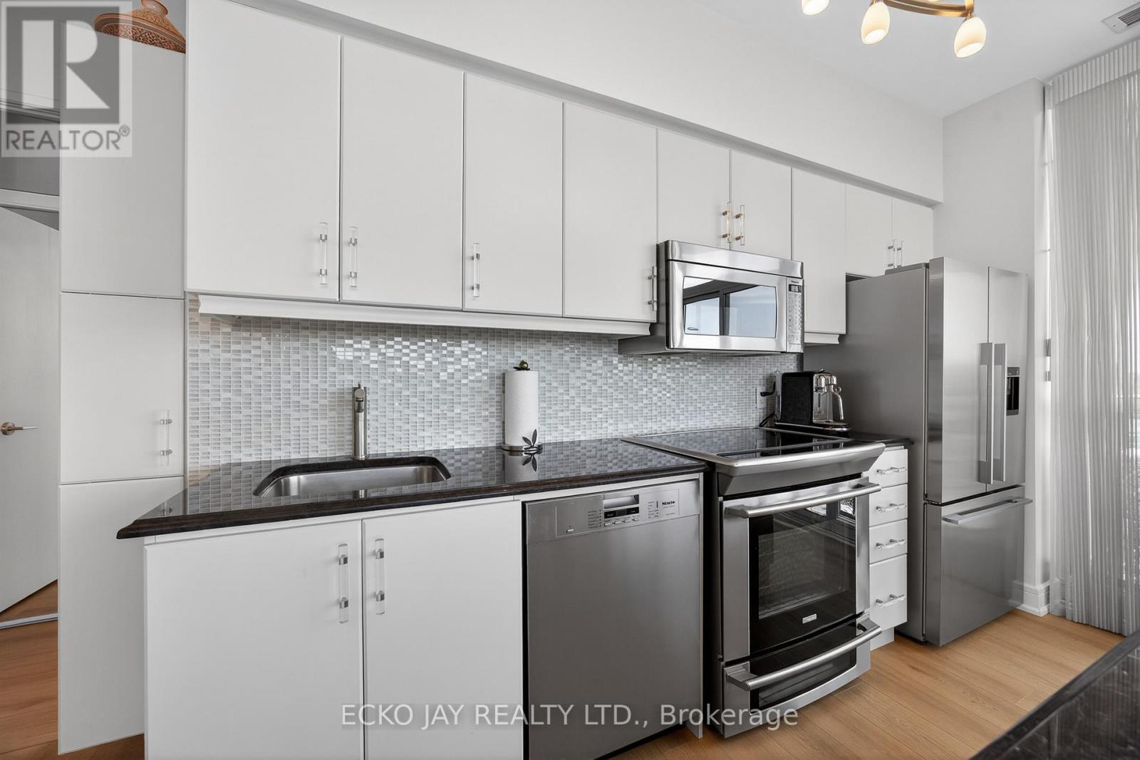 Ph01 - 35 Brian Peck Crescent, Toronto, Ontario  M4G 0A5 - Photo 9 - C13077828