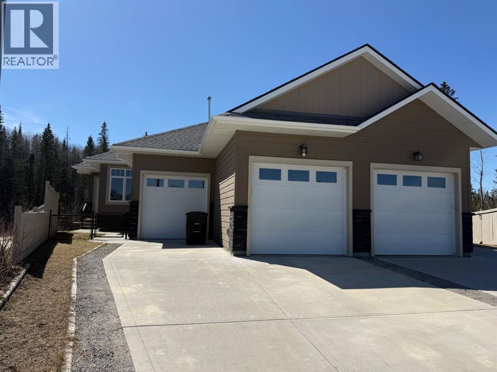 128 Berry Place, Hinton, Alberta  T7V 0C1 - Photo 1 - A2301336