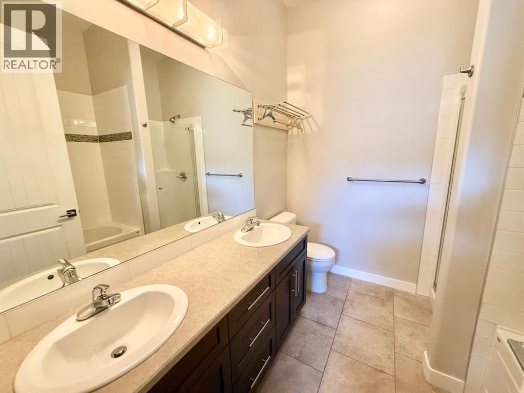 128 Berry Place, Hinton, Alberta  T7V 0C1 - Photo 12 - A2301336