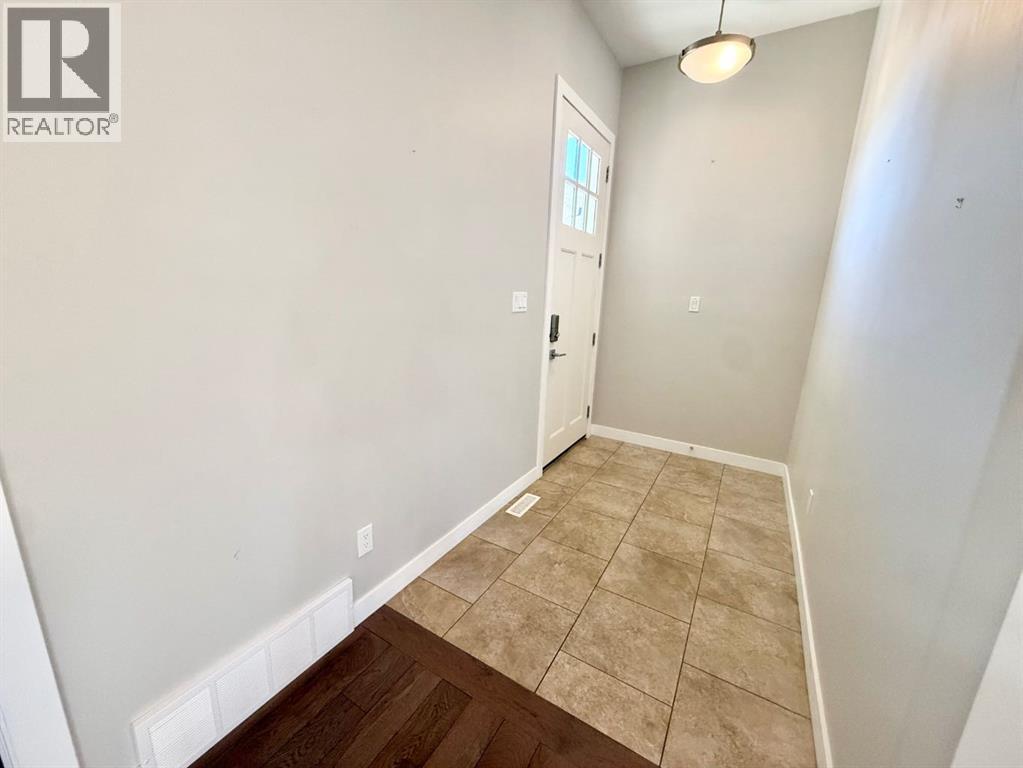128 Berry Place, Hinton, Alberta  T7V 0C1 - Photo 2 - A2301336