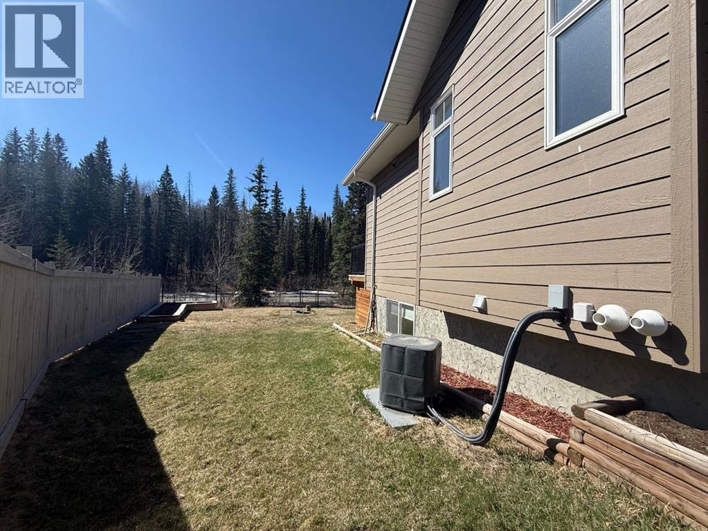128 Berry Place, Hinton, Alberta  T7V 0C1 - Photo 37 - A2301336