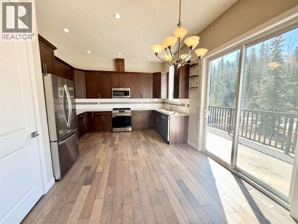 128 Berry Place, Hinton, Alberta  T7V 0C1 - Photo 5 - A2301336