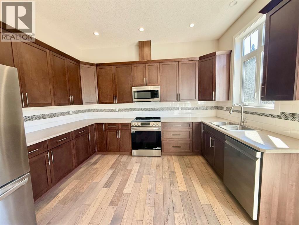 128 Berry Place, Hinton, Alberta  T7V 0C1 - Photo 7 - A2301336