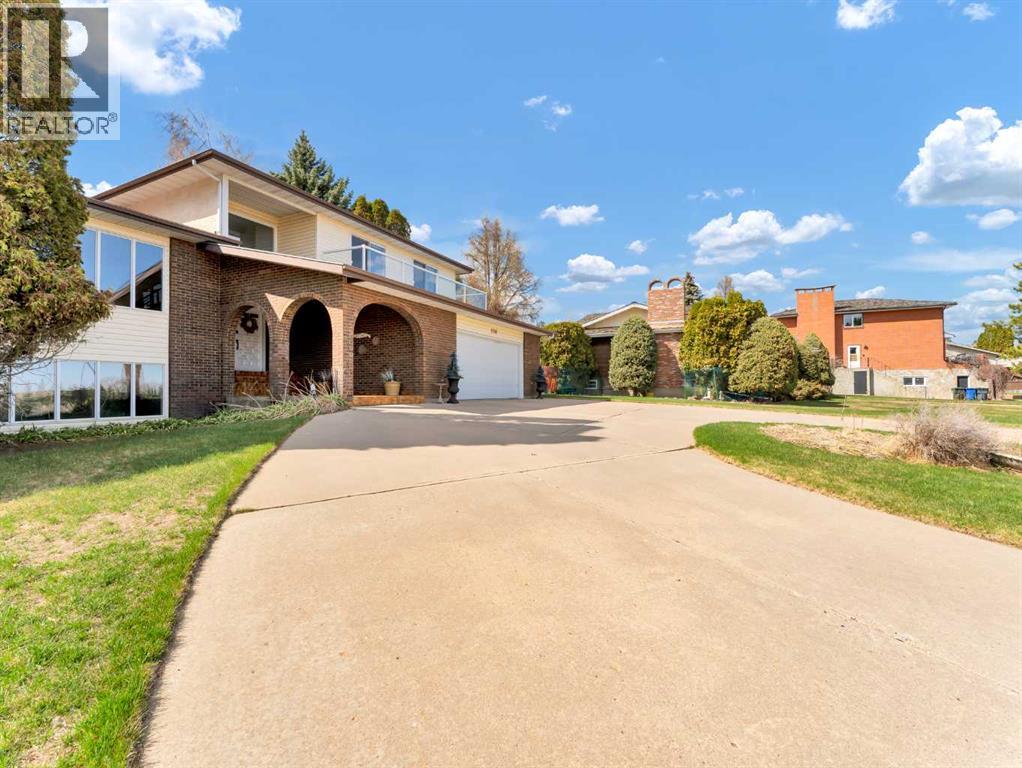 1248 Parkview Drive Ne, Medicine Hat, Alberta  T1C 1N9 - Photo 2 - A2305241