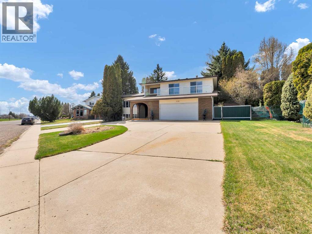 1248 Parkview Drive Ne, Medicine Hat, Alberta  T1C 1N9 - Photo 3 - A2305241