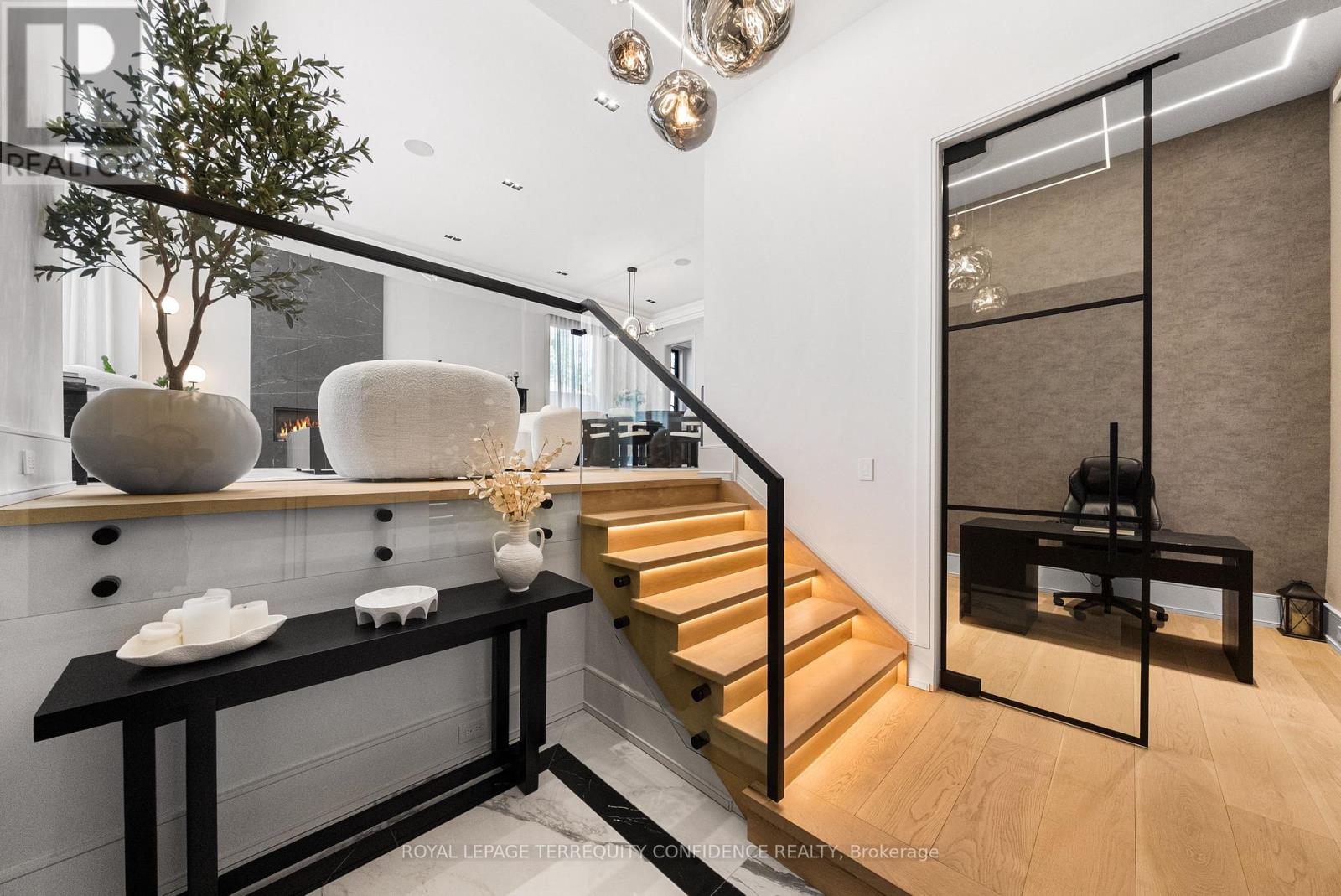 35 Nipigon Avenue, Toronto, Ontario  M2M 2V7 - Photo 2 - C13060746