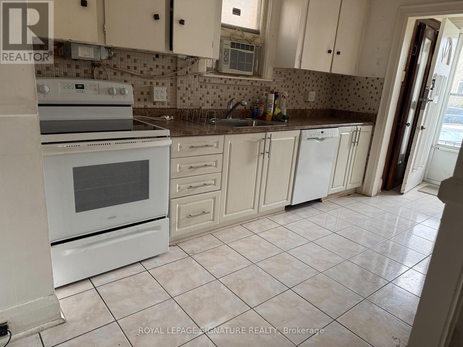 220 Donlands Avenue, Toronto, Ontario  M4J 3R2 - Photo 4 - E13077708