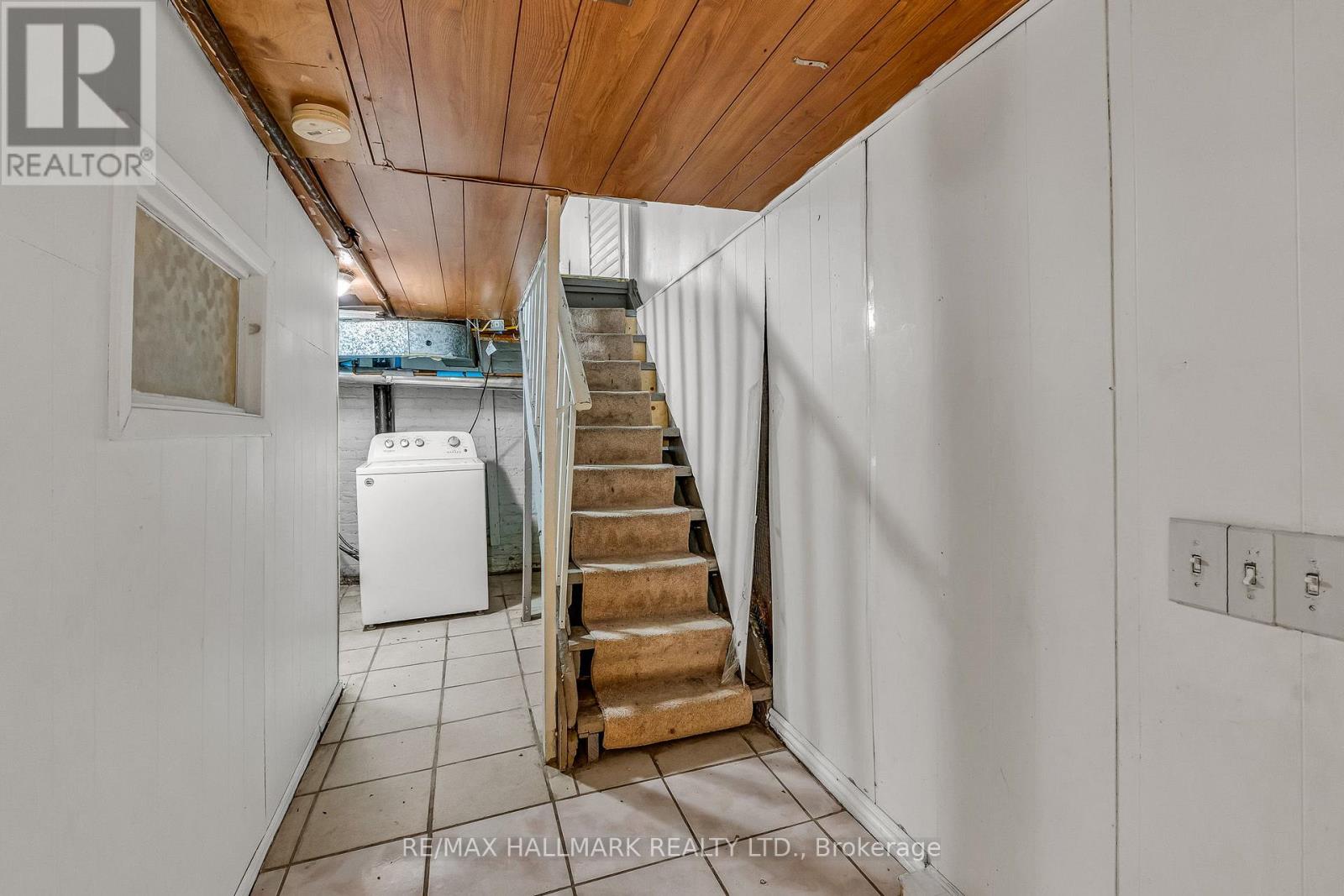 20 Kelvin Avenue, Toronto, Ontario  M4C 5C8 - Photo 15 - E13077908