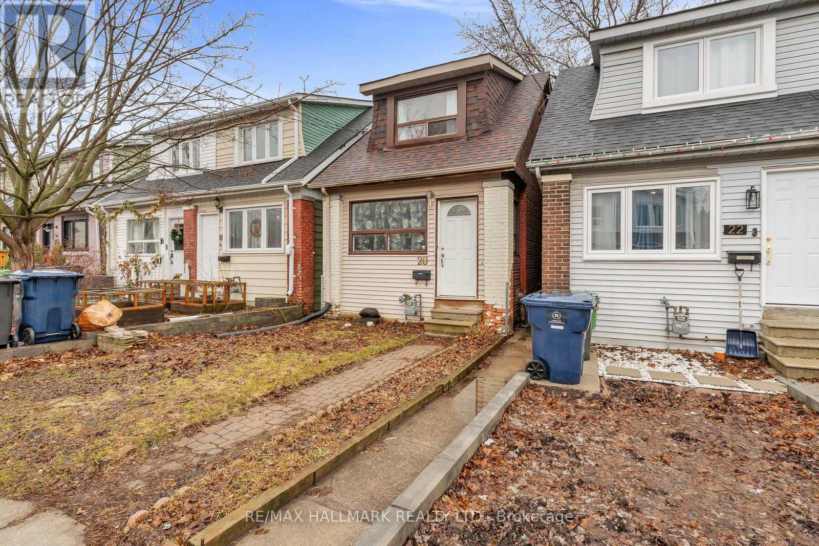 20 Kelvin Avenue, Toronto, Ontario  M4C 5C8 - Photo 2 - E13077908